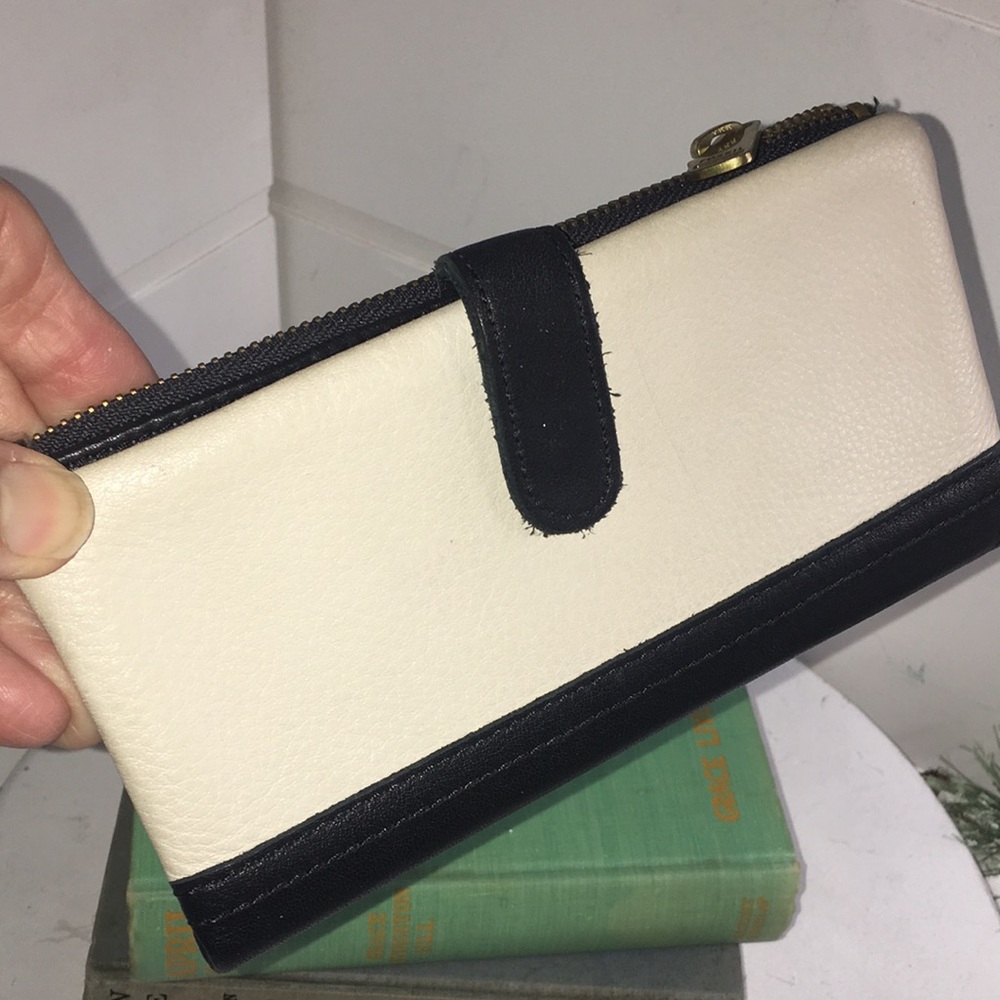 FOSSIL LAINIE Black &Winter White Leather Snap Wallet